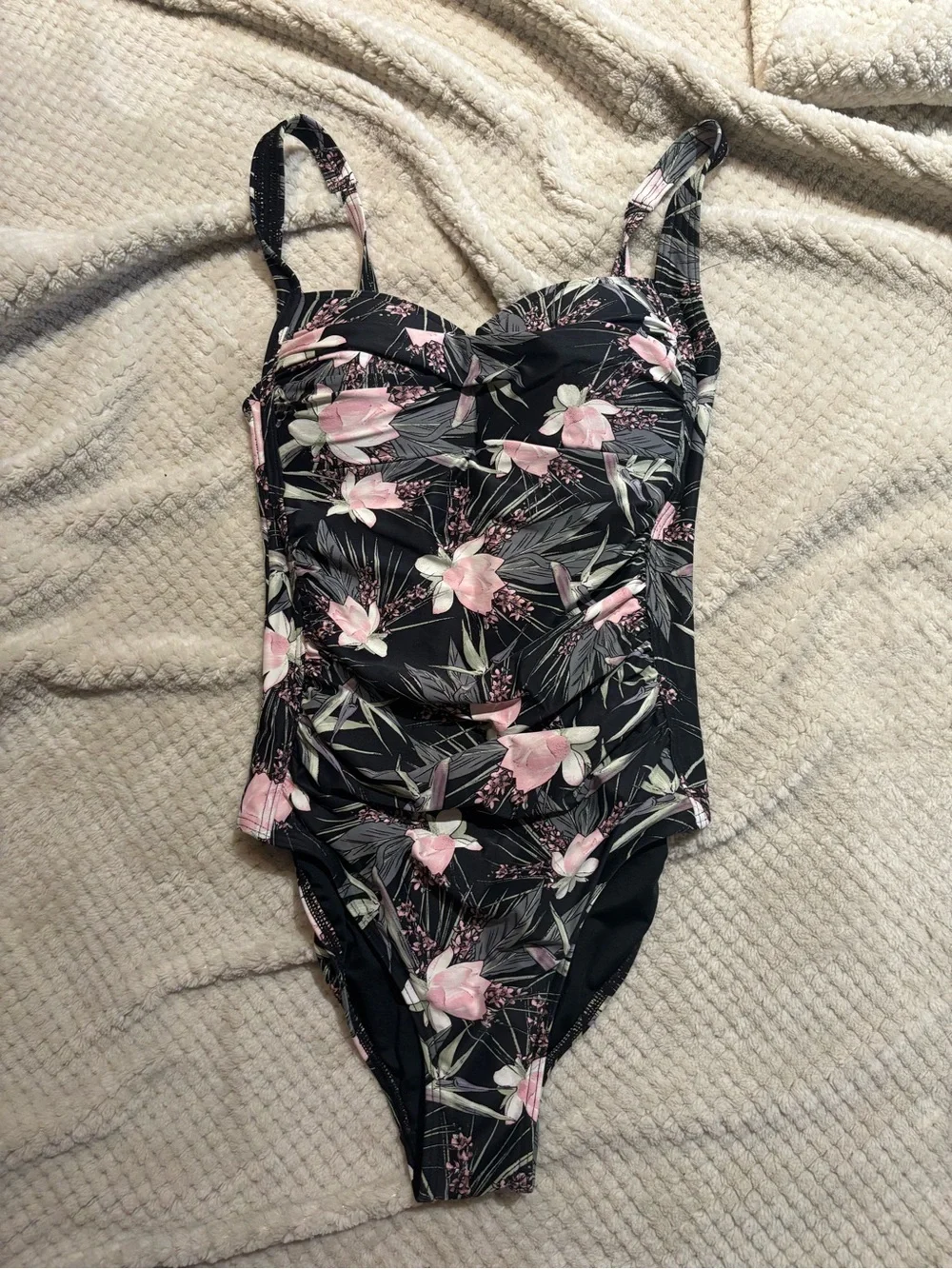 Nip Tuck Floral Twist One-Piece Swimsuit EUC Size 4 - Tummy control, flattering